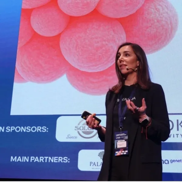 Olga Carbonell, fundadora de Biotasmart, durante su pitch en el Longevity World Forum 2026